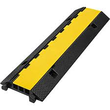 Protector de cables QRubber SECP900MT3 de 3 canales; fotografía referencial de la marca