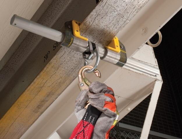MSA Workman Stryder estándar en aplicación sobre viga; conector conectado y viga no incluidos